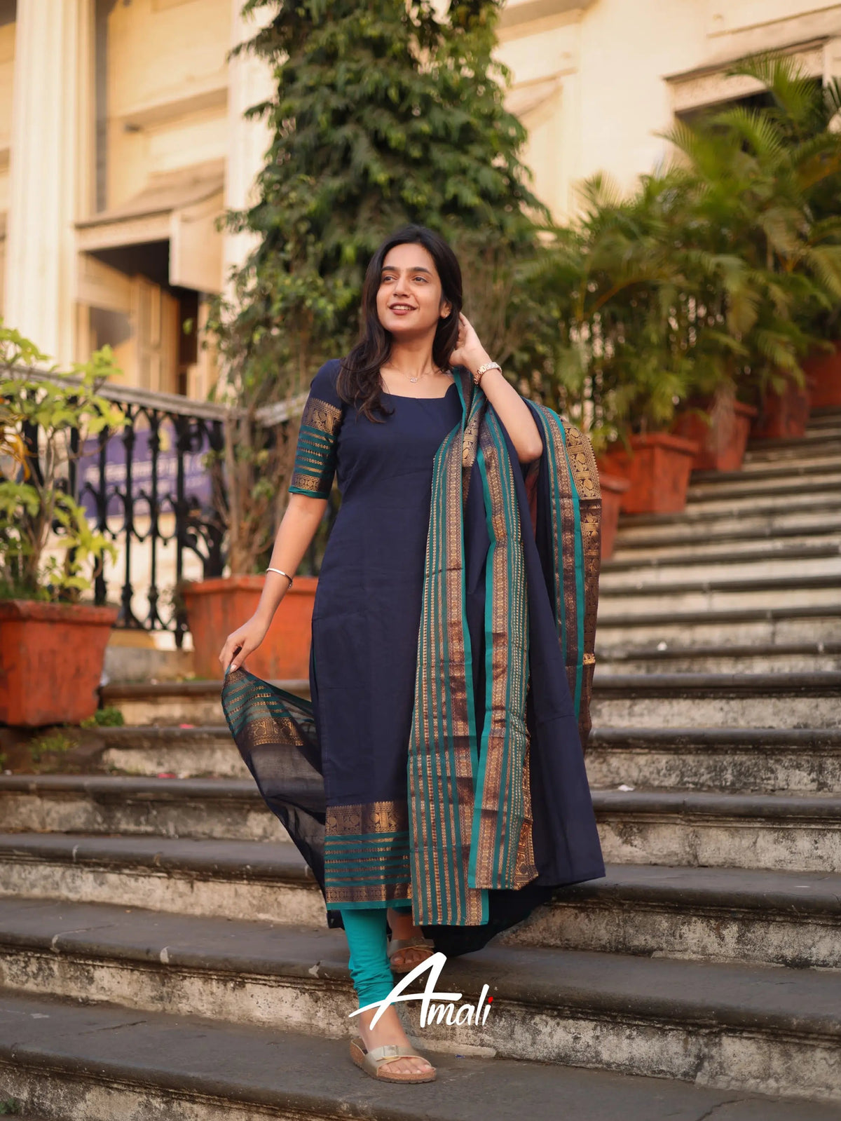 Stylish Kanchi Cotton V-Neck Kurti With Dupatta
