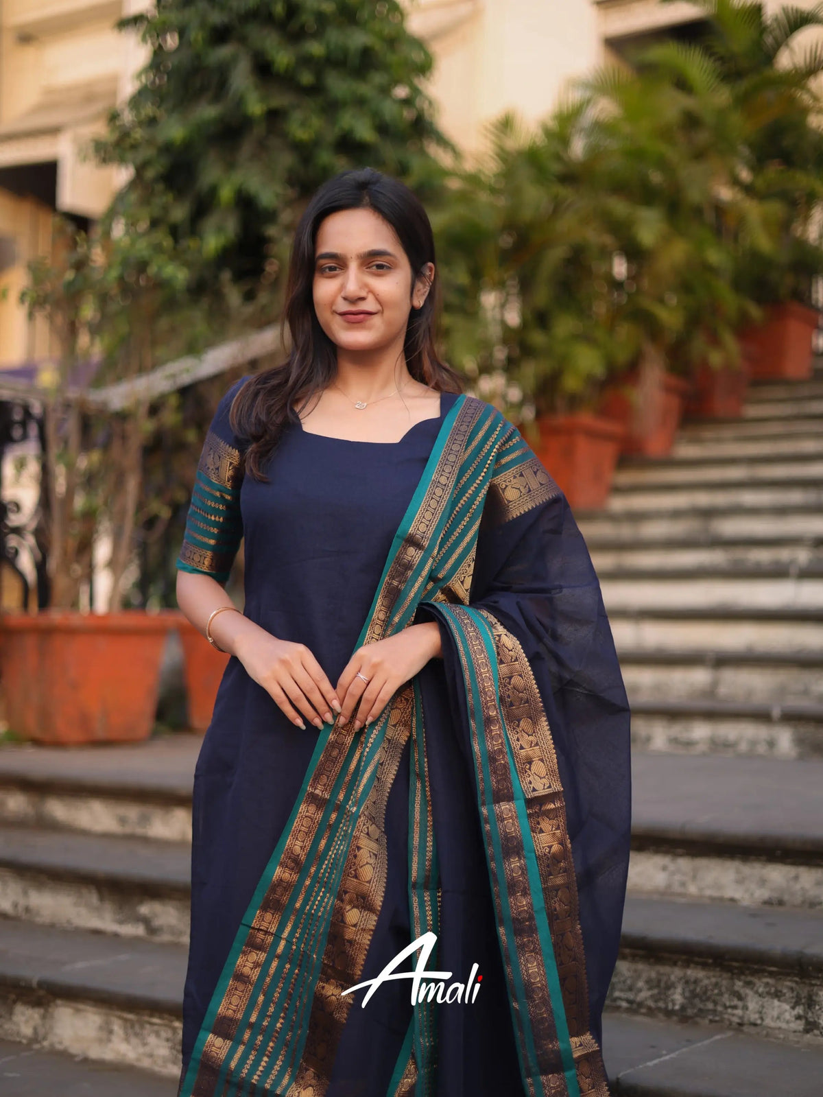 Stylish Kanchi Cotton V-Neck Kurti With Dupatta