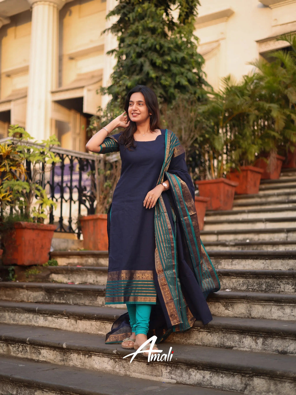 Stylish Kanchi Cotton V-Neck Kurti With Dupatta