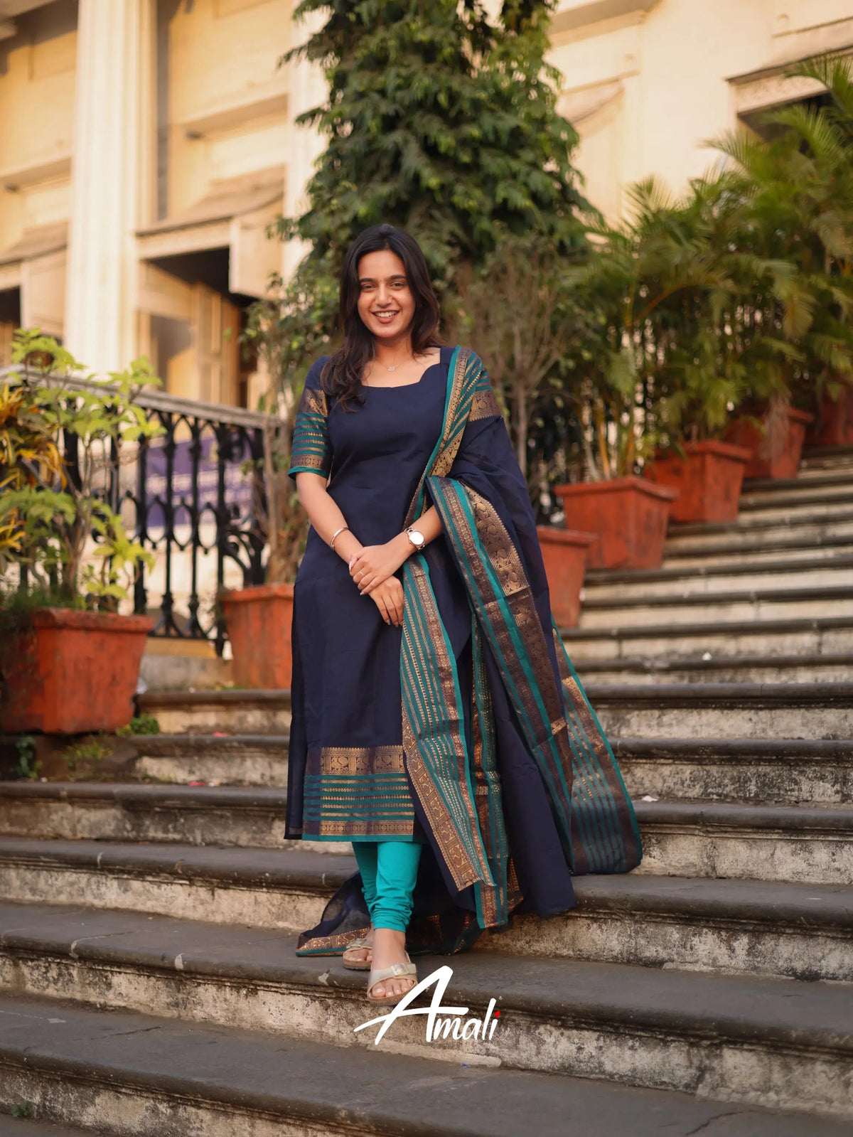 Stylish Kanchi Cotton V-Neck Kurti With Dupatta