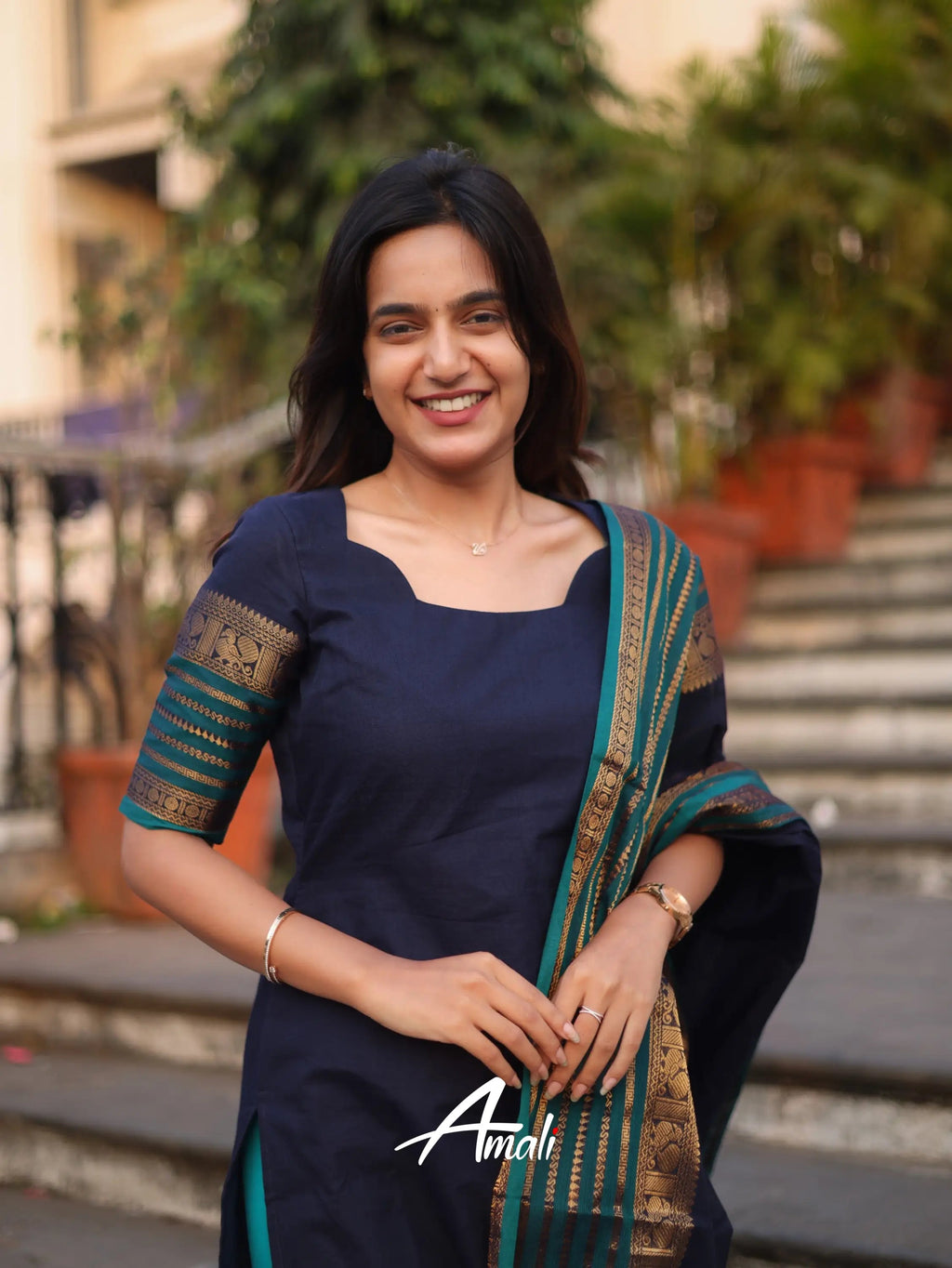 Stylish Kanchi Cotton V-Neck Kurti With Dupatta