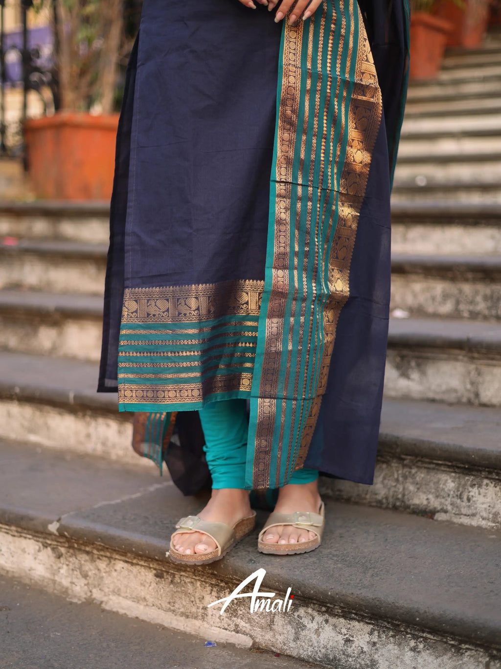 Stylish Kanchi Cotton V-Neck Kurti With Dupatta