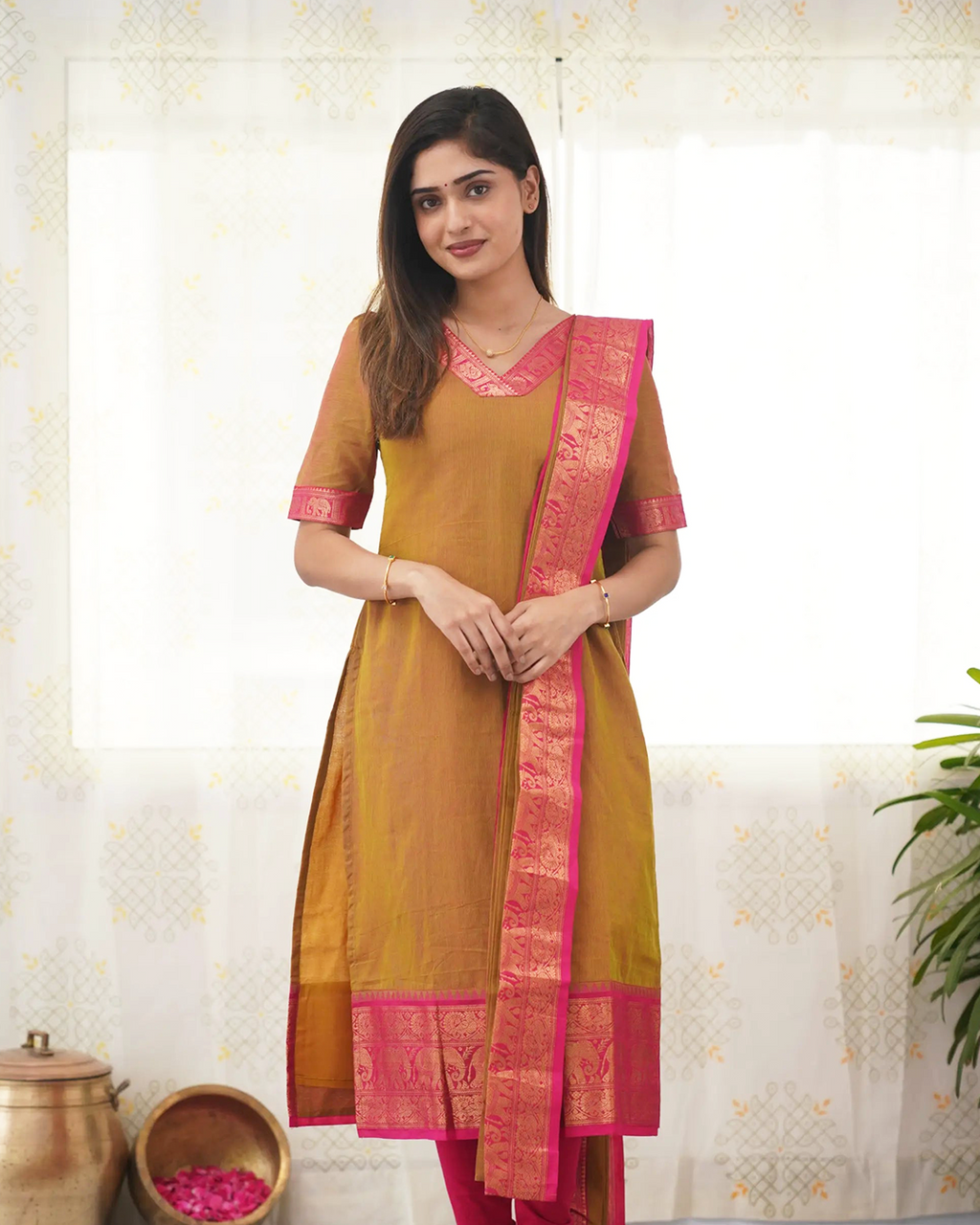 Musted Stylish Kanchi Cotton V-Neck Kurti With Dupatta
