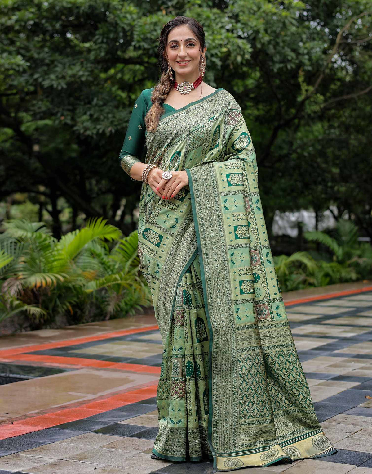 Green Graceful Silk Woven Saree