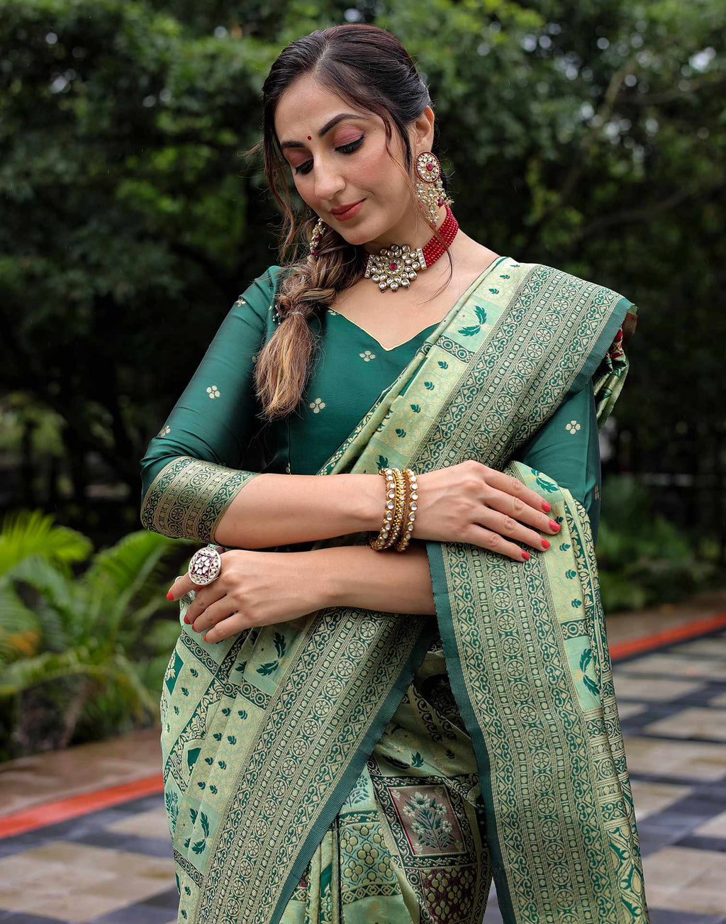 Green Graceful Silk Woven Saree
