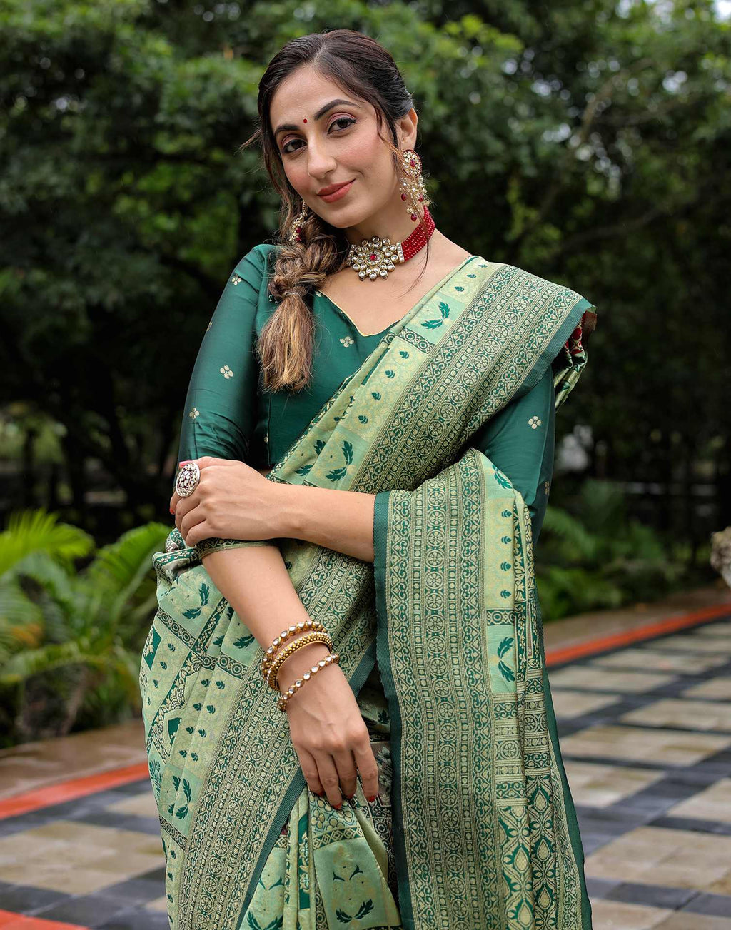 Green Graceful Silk Woven Saree