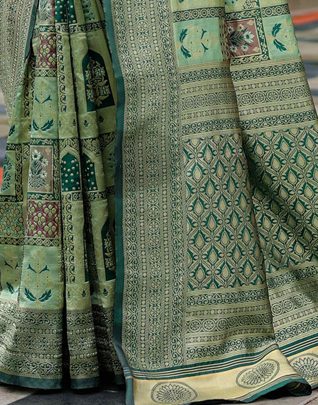 Green Graceful Silk Woven Saree