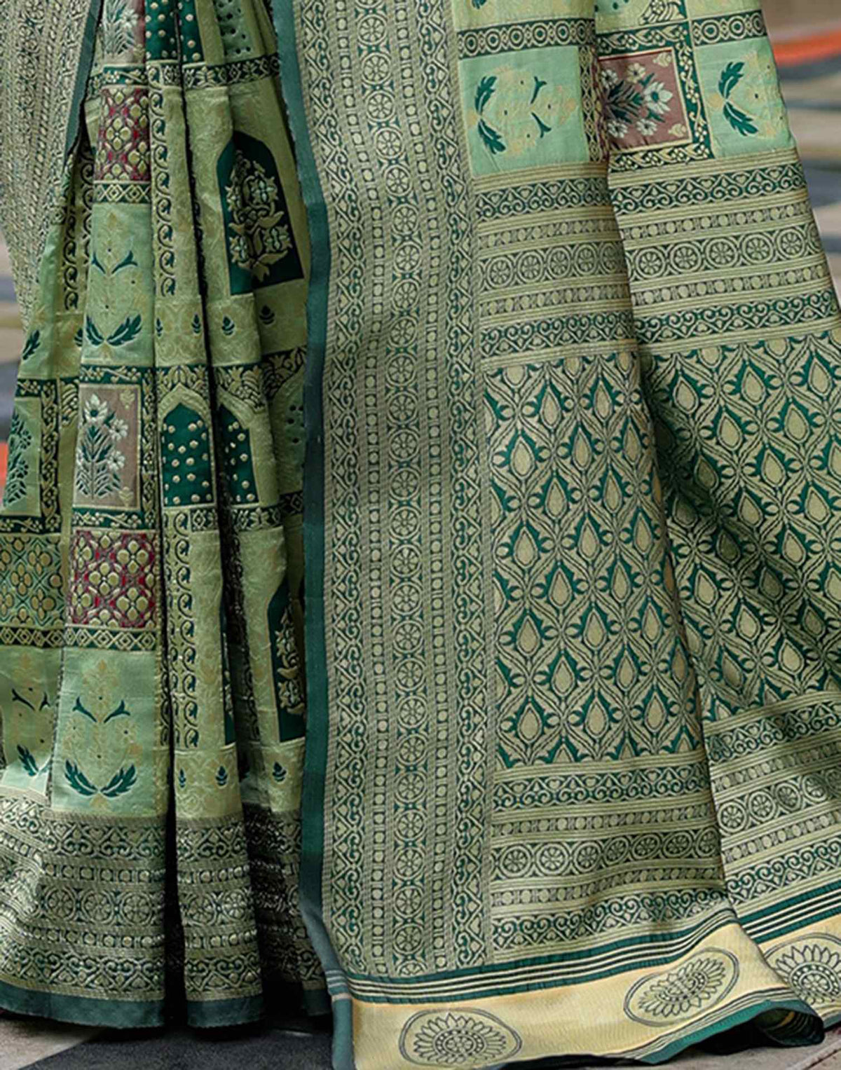 Green Graceful Silk Woven Saree