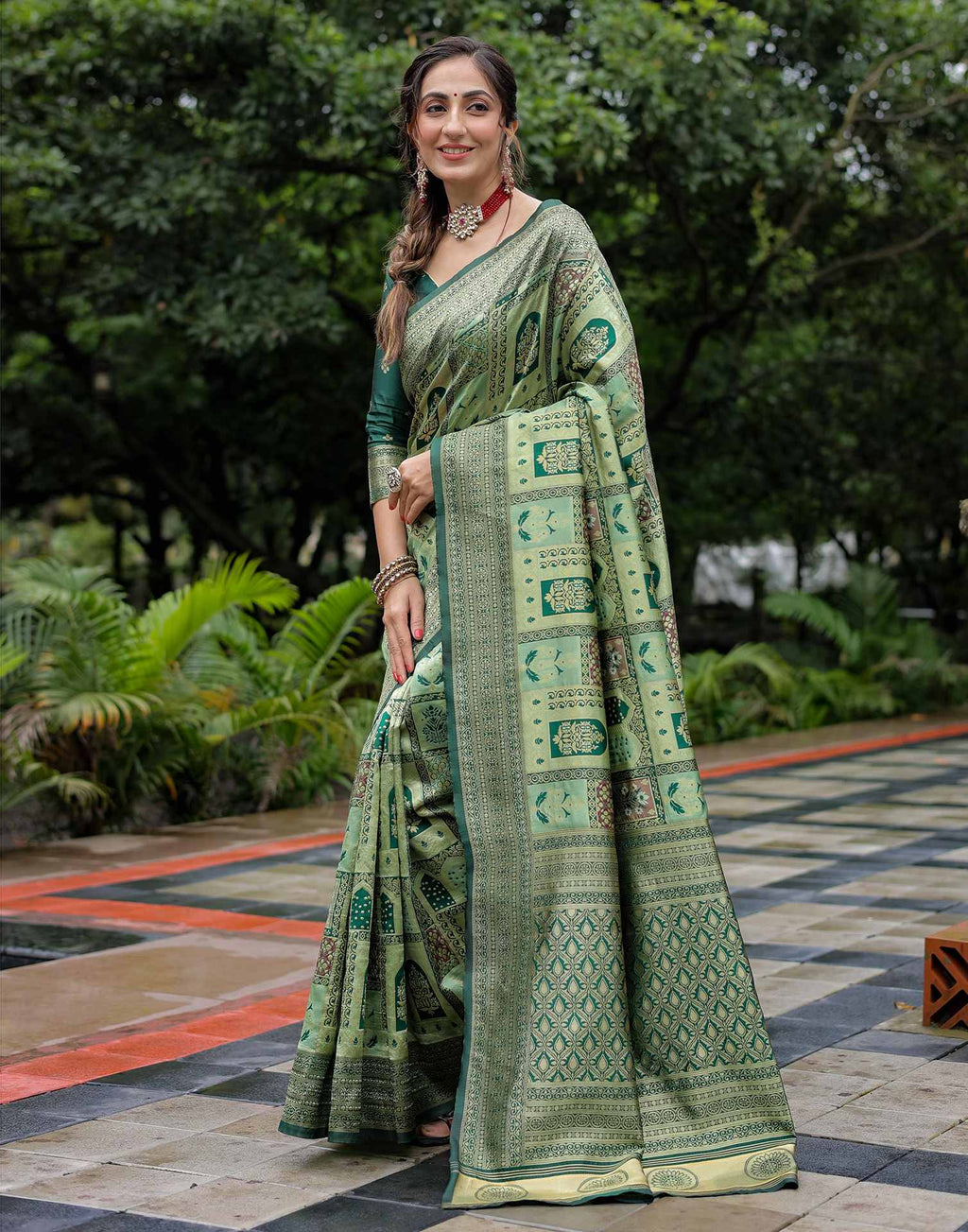 Green Graceful Silk Woven Saree