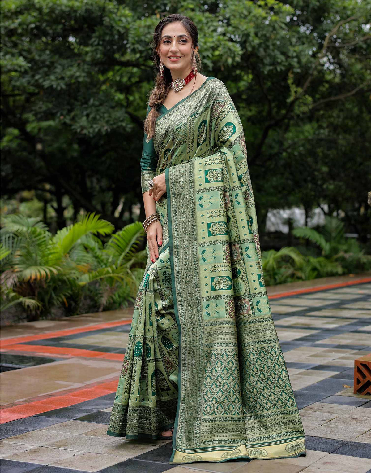Green Graceful Silk Woven Saree