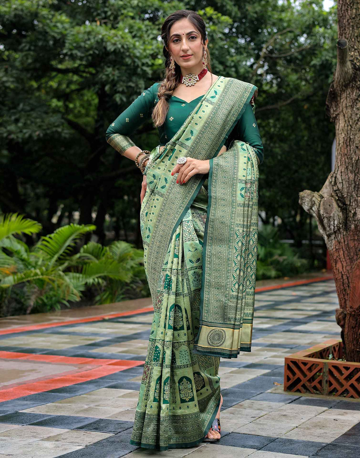Green Graceful Silk Woven Saree