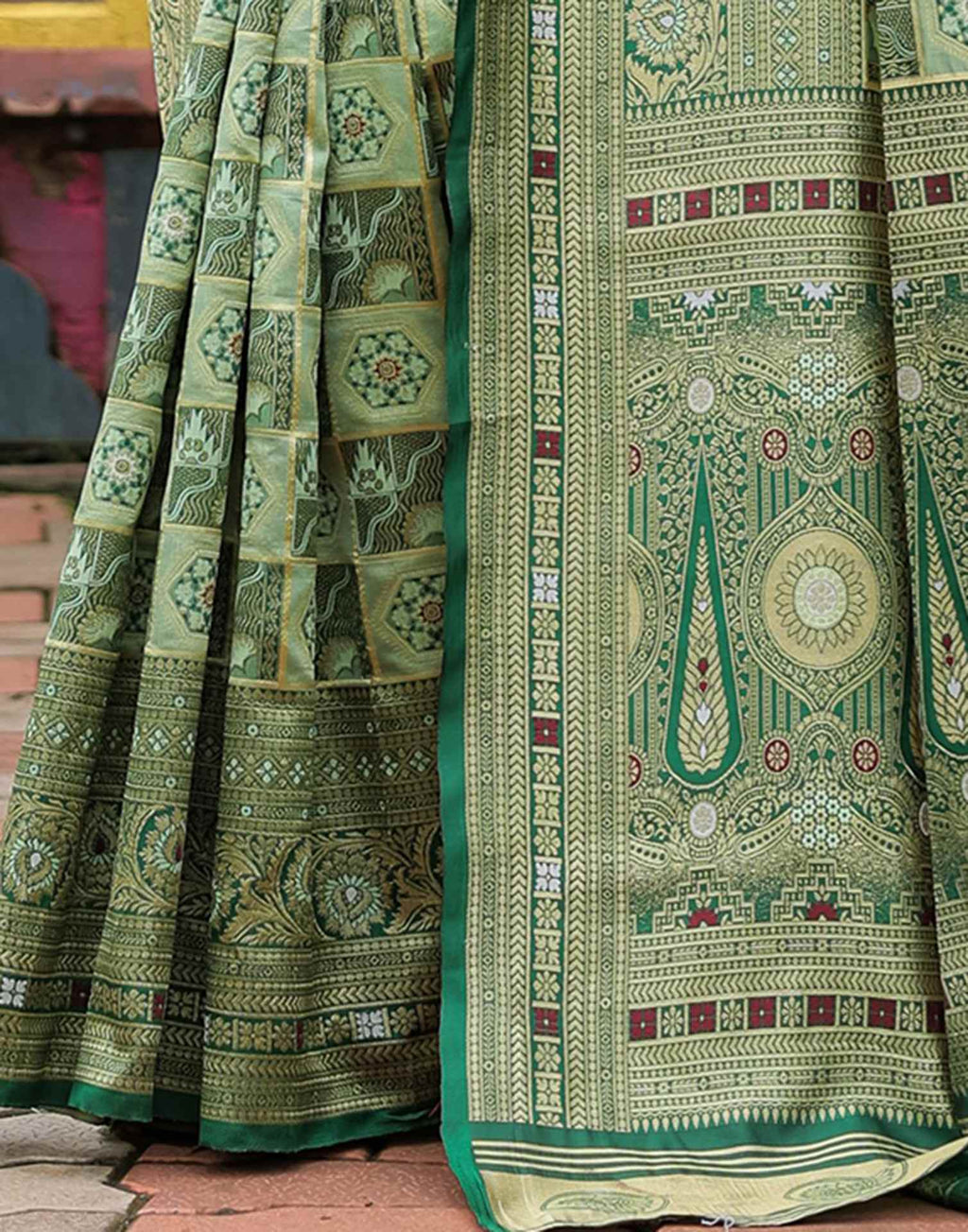 Green Classic Silk Woven Saree