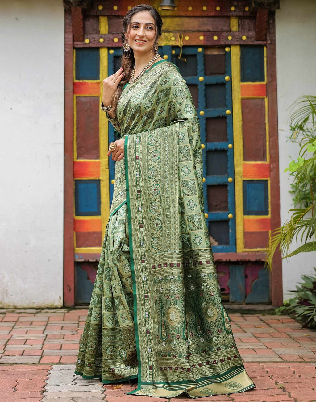Green Classic Silk Woven Saree