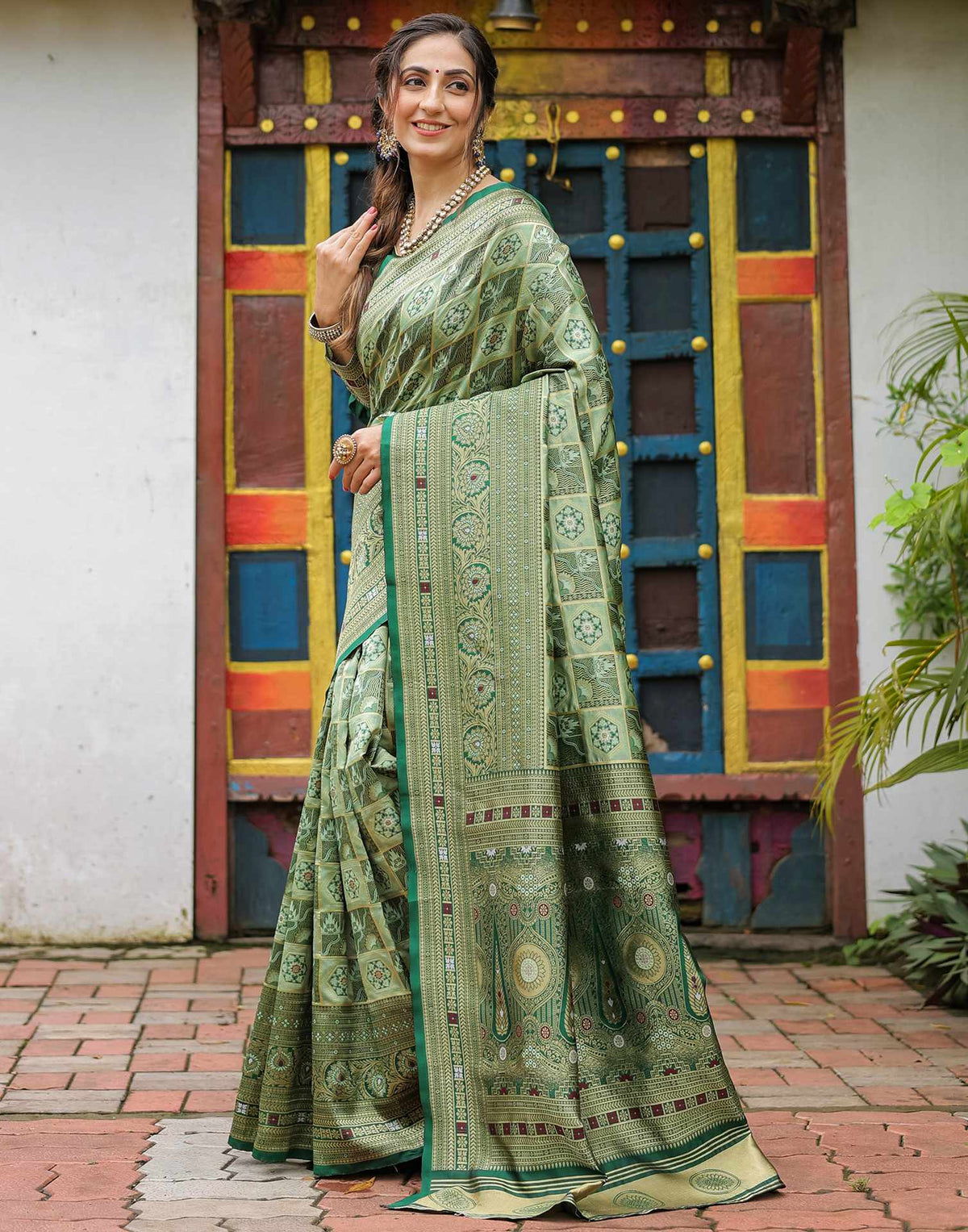 Green Classic Silk Woven Saree