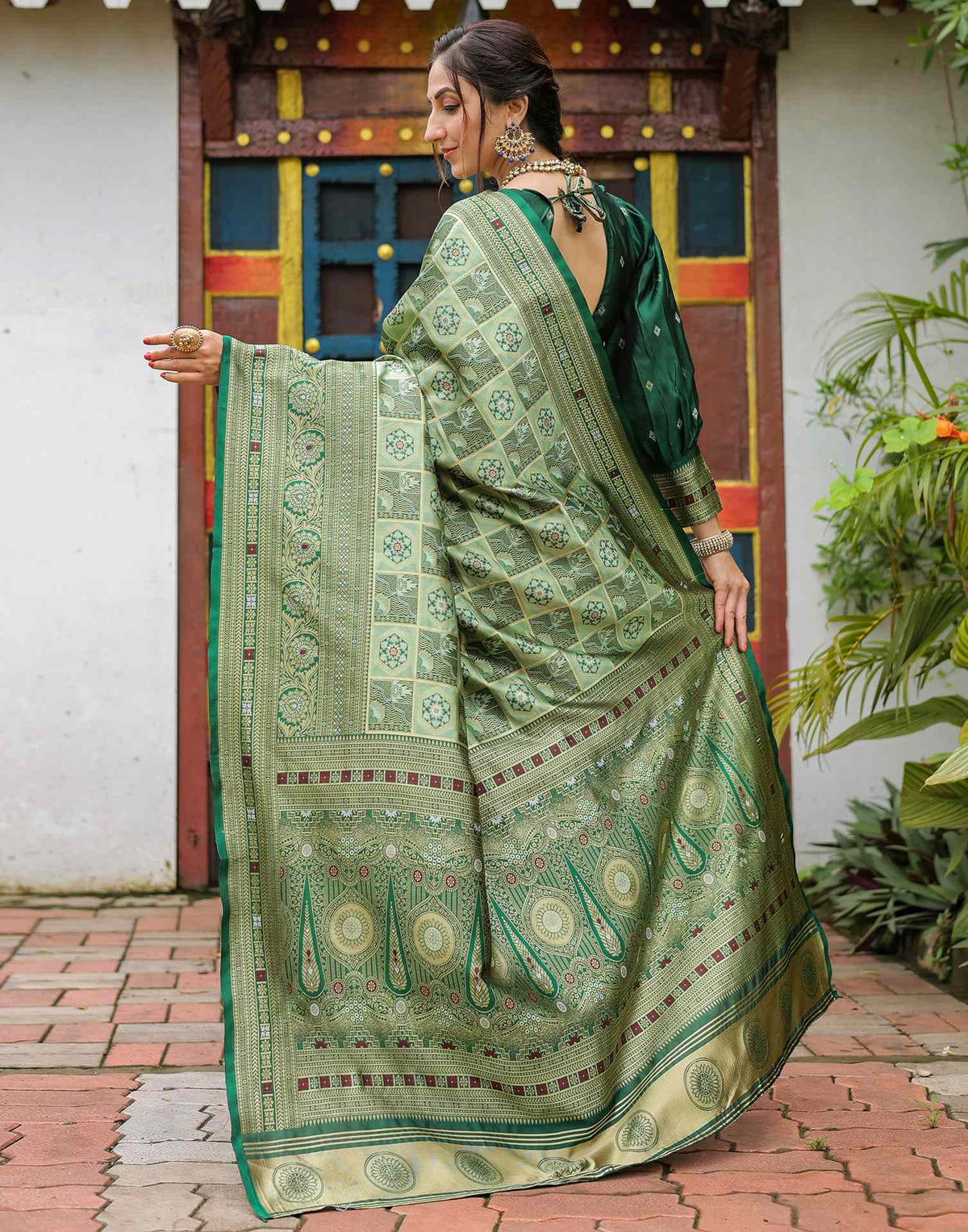Green Classic Silk Woven Saree