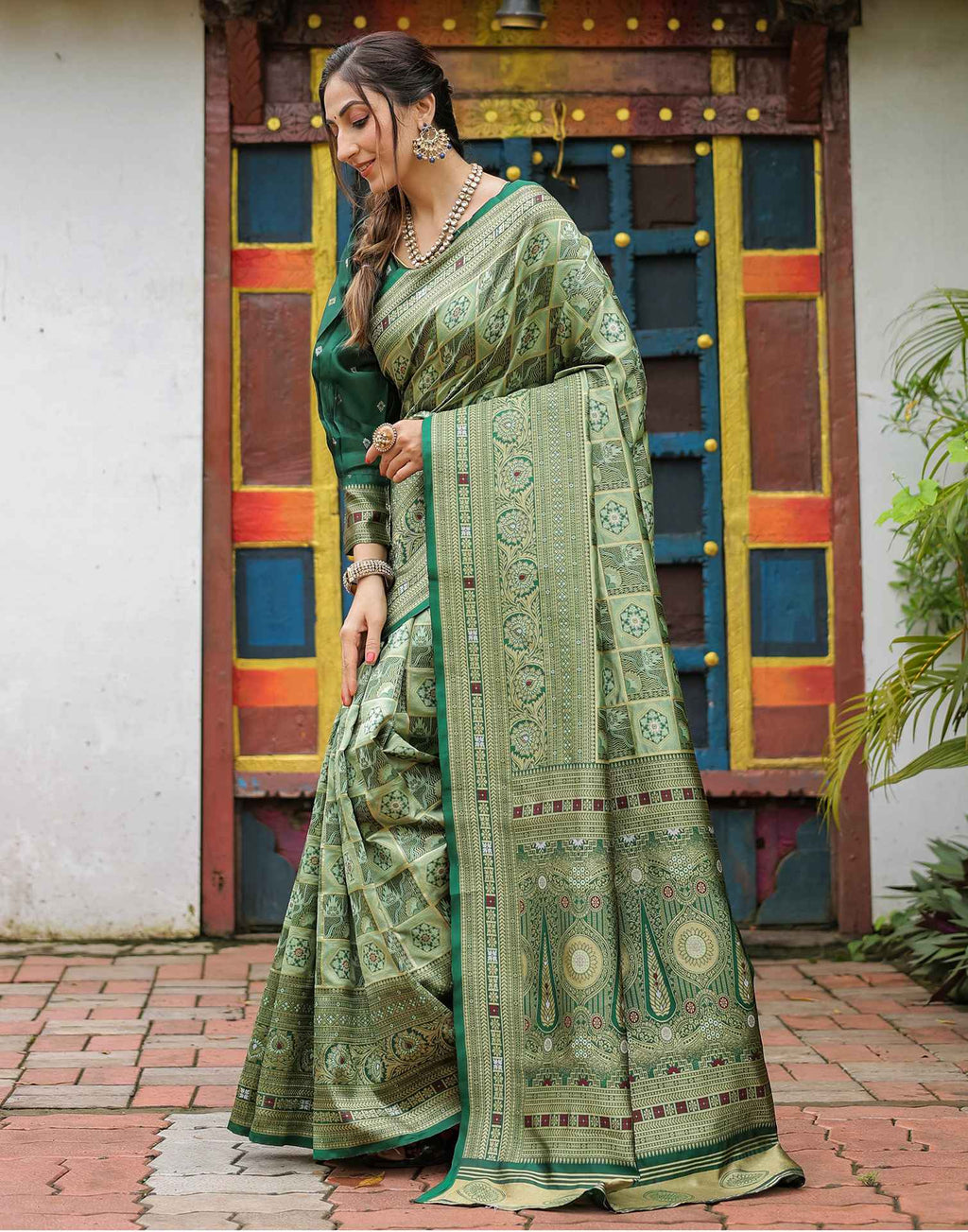 Green Classic Silk Woven Saree