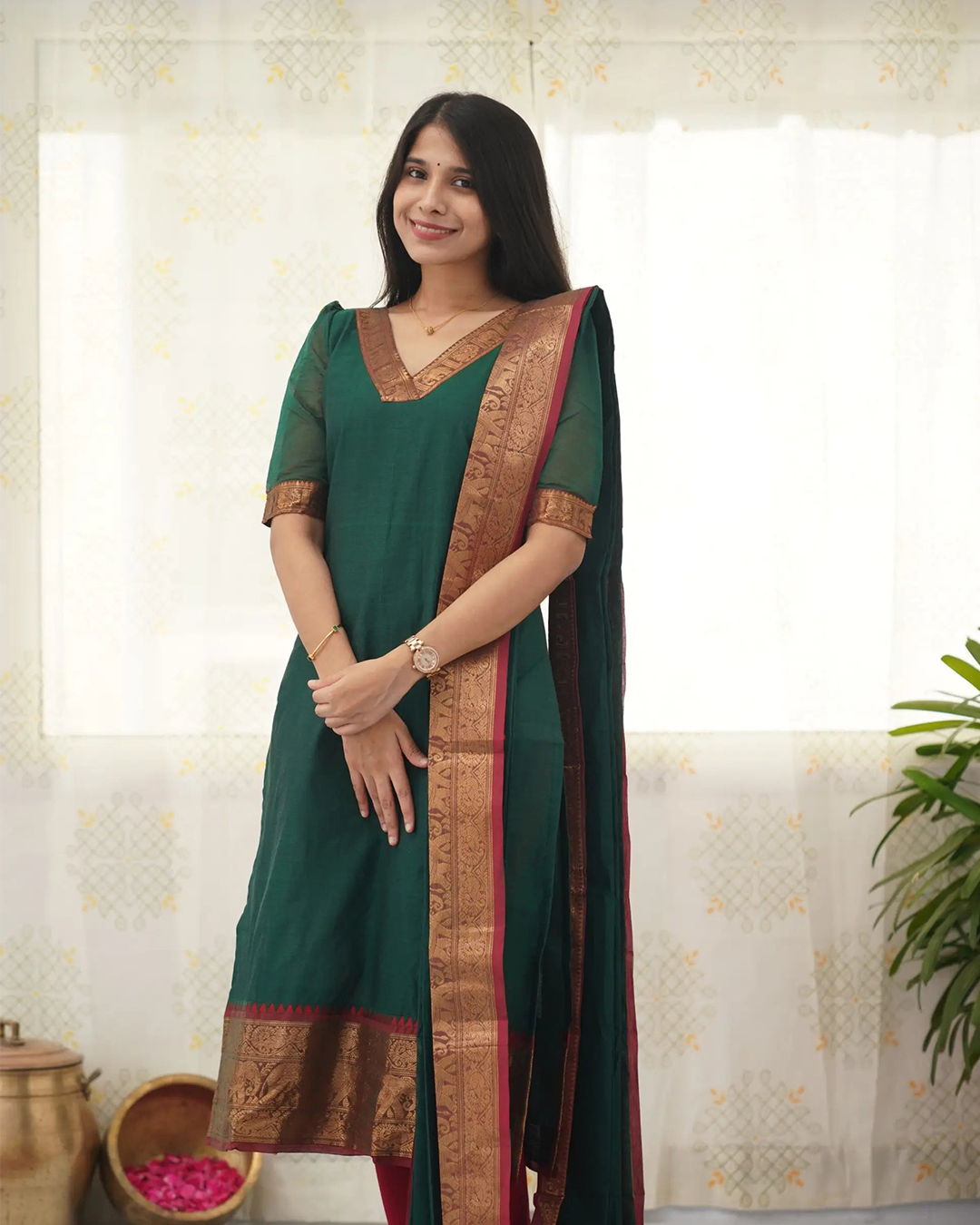 Green Stylish Kanchi Cotton V-Neck Kurti With Dupatta
